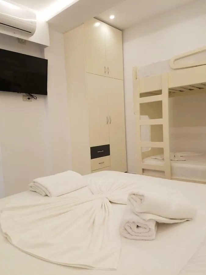 Apartaments Mario Ksamil 0*,